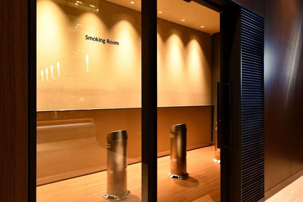 Nagoya Prince Hotel Sky Tower Interior foto Smoking room at an airport