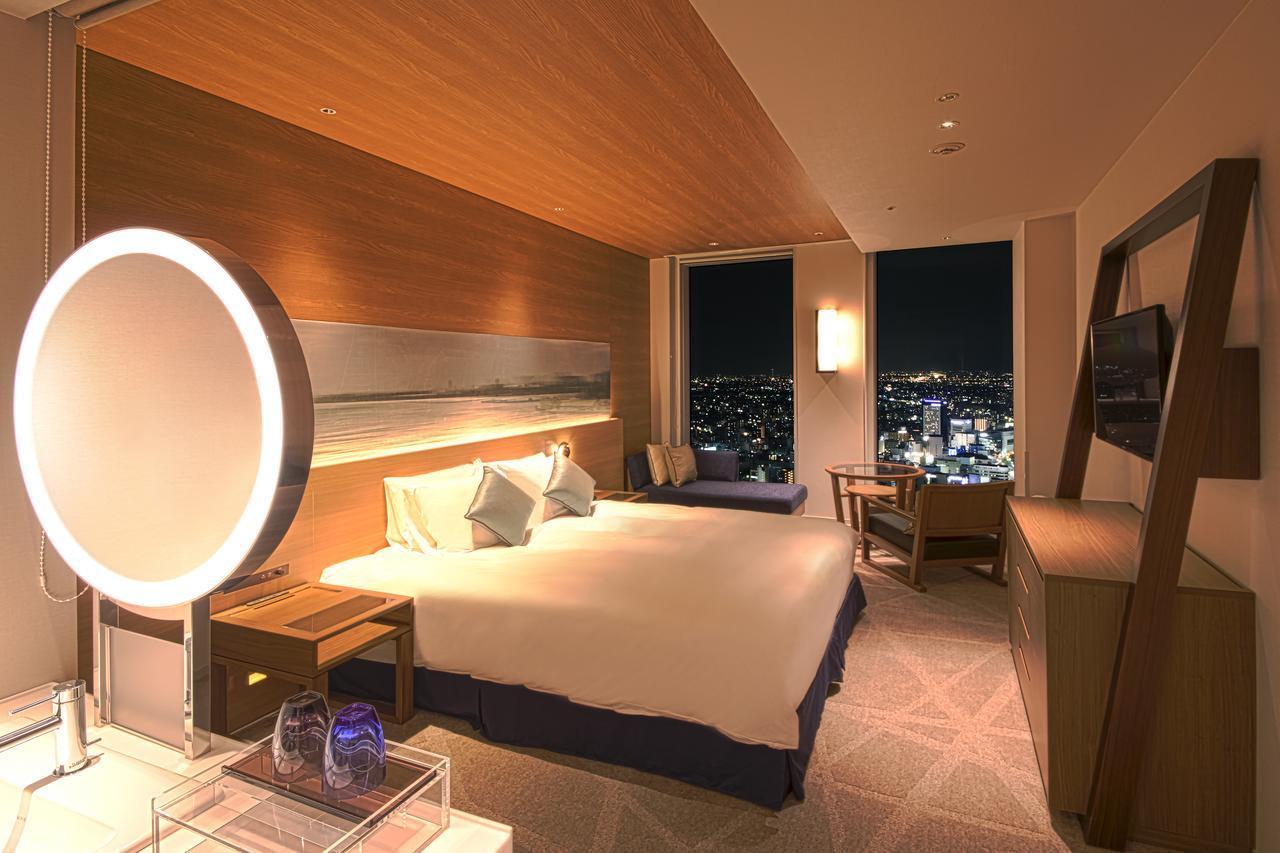 Nagoya Prince Hotel Sky Tower Exterior foto A room at the hotel