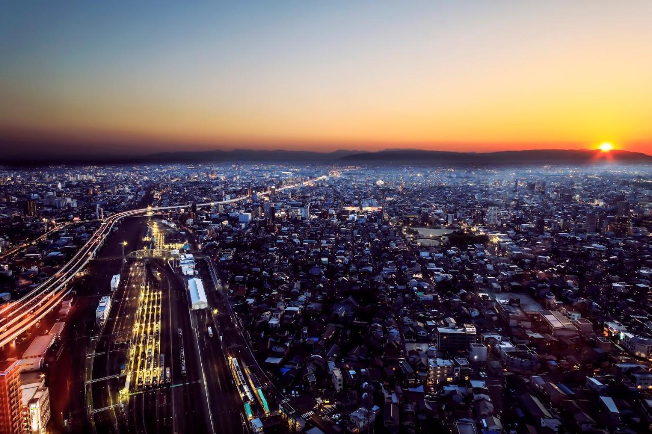 Nagoya Prince Hotel Sky Tower Exterior foto Aerial view of the city at sunset